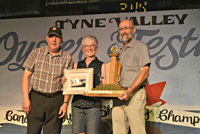 Don Barlow presents the Tyne Valley 'Citizens of the Year' award to Liz and Ron Maynard.