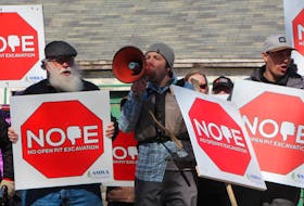A group of more than 50 people marched to the new office location of Atlantic Gold in Sherbrooke, rallying against a propose gold mine in the Cochrane Hill area of the Municipality of the District of St. Mary’s. Rallygoers saw support as they chanted to passing motorists, with plenty of waves and honking horns.