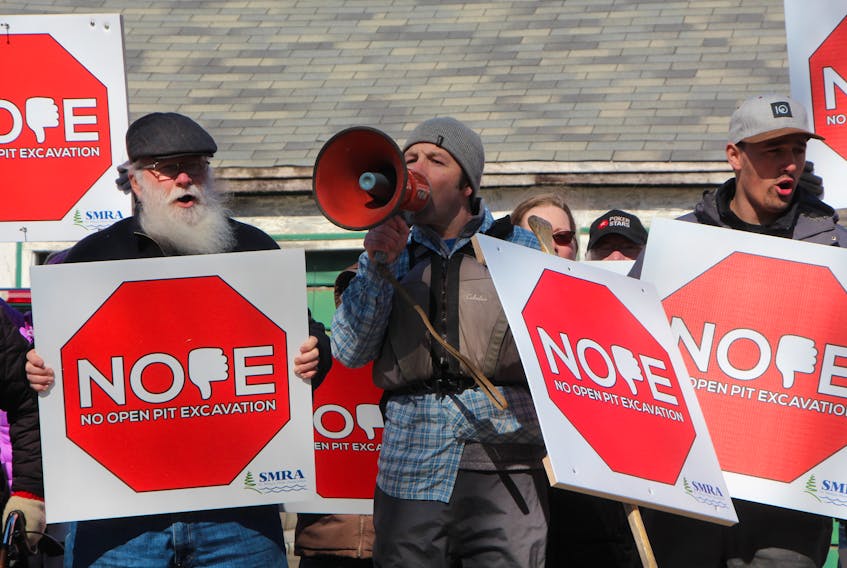 A group of more than 50 people marched to the new office location of Atlantic Gold in Sherbrooke, rallying against a propose gold mine in the Cochrane Hill area of the Municipality of the District of St. Mary’s. Rallygoers saw support as they chanted to passing motorists, with plenty of waves and honking horns.