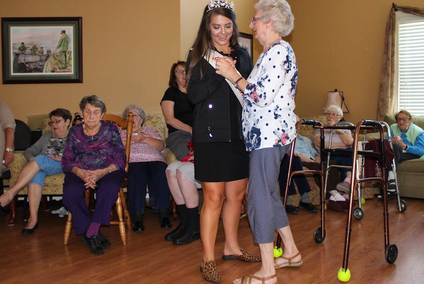 Meredith McGlamory, the 2019 Georgia State watermelon queen, took time Wednesday during her visit for a scuff with residents at the Alderwood Estates Seniors Home in Witless Bay.
