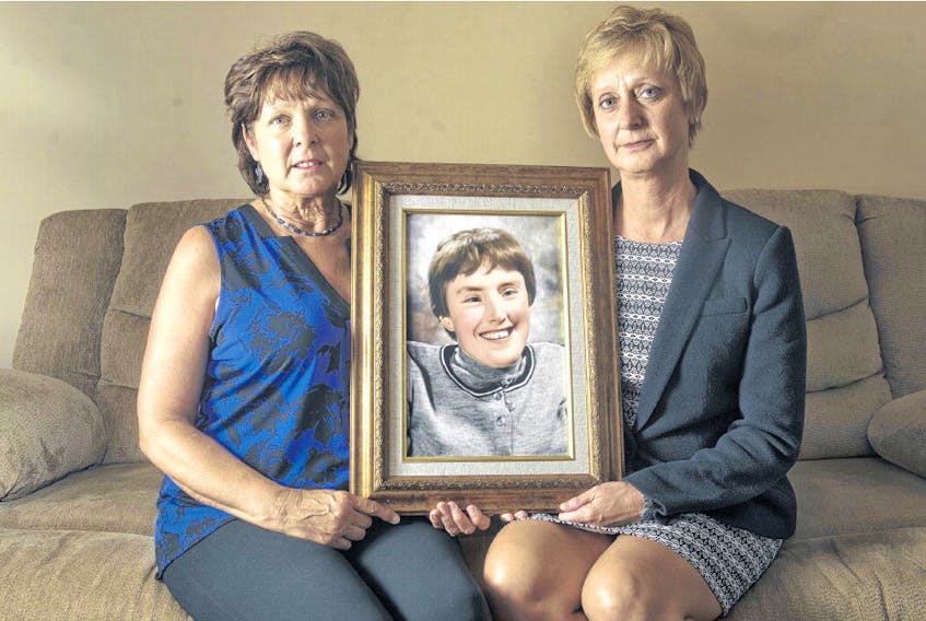 Elizabeth Deveau and Dorothy Dunnington hold a photo of their sister Chrissy who died earlier this year from an infected bedsore.
RYAN TAPLIN • THE CHRONICLE HERALD