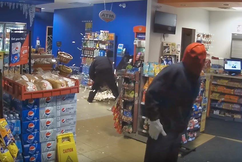 Two suspects who broke into the Orange Store on Great Southern Drive in Southlands used a large gas-powered saw in an attempt to gain entry to an ATM on site.