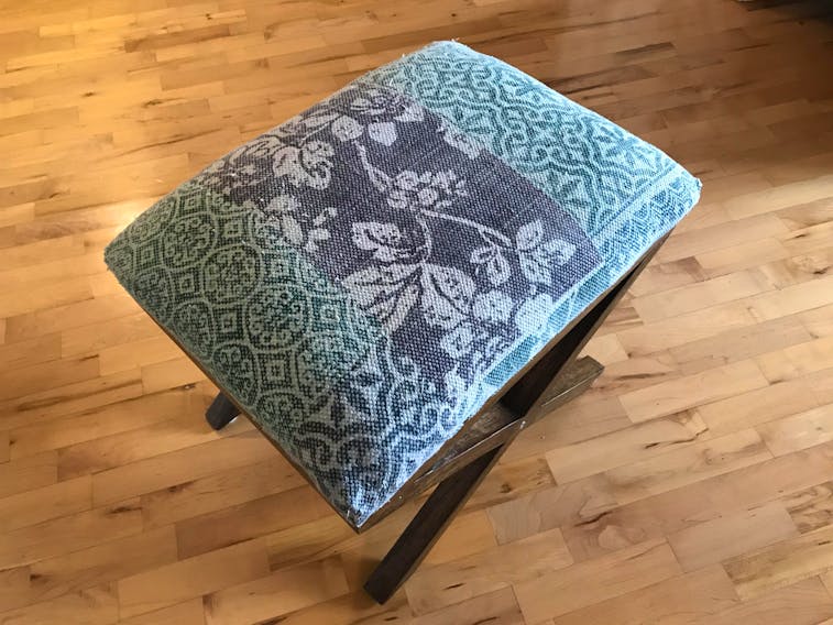 Heather’s sister had an ottoman that no longer matched her living room, so she asked for Heather’s help in reupholstering it.