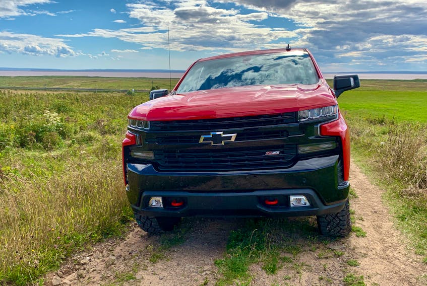The 2019 Chevrolet Silverado Trail Boss is powered by a 5.3-litre engine with a $3,195 LPO Performance Upgrade Package that includes a special intake/exhaust system. This option adds 15 more horses to the engine’s 355 horsepower output.