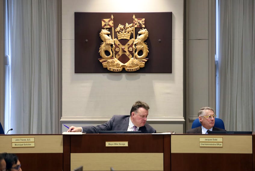 Jan. 14, 2020—File shot of Mayor Mike Savage, centre, and Chief Administrative Officer Jacques Debé at Halifax Regional Muncipality city council in session Jan. 14, 2020.
ERIC WYNNE/Chronicle Herald