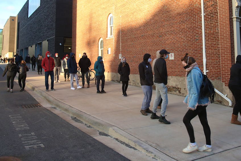 FOR NEWS STORY:
Hundreds of students lined up for COVID-19 tests at a pop-up testing site in the Richard Murray Design Building in Halifax Tuesday November 24, 2020. 
TIM KROCHAK PHOTO