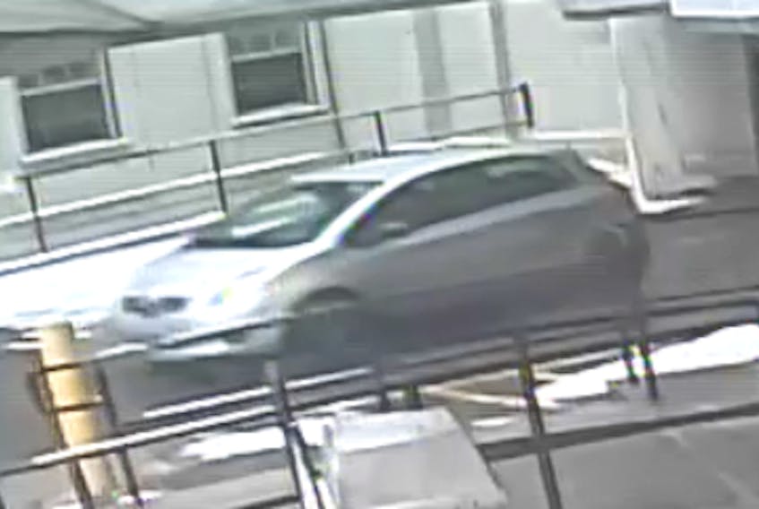 RNC are seeking the public’s help to identify anyone in this vehicle, which was caught on a CCTV camera. It’s believed the 34-year-old stabbing victim was dropped off at St. Clare’s Hospital by someone driving this vehicle.