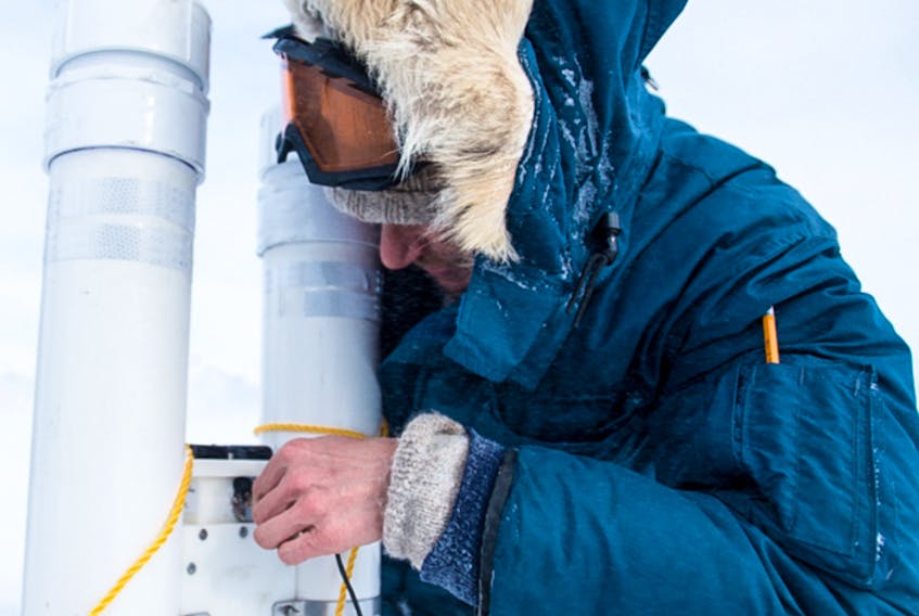 SmartICE technology includes a stationary sensor (SmartBUOY), which provides reliable near-real-time sea-ice thickness measurements and delivers this information by satellite.