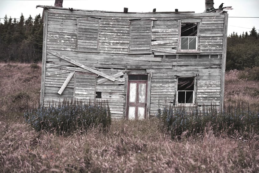 An abandoned house shows its age. — Stock image/Telegram