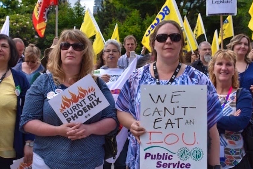 Federal workers who have dealt with the flawed Phoenix system say the constant uncertainty over pay is causing them a great deal of stress. 
(PSAC File Photo)