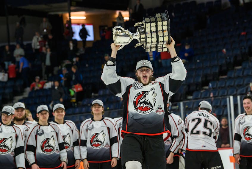 Rouyn-Noranda Huskies defenceman Noah Dobson raises the Memorial Cup for the second time Sunday in Halifax.
Vincent Éthier/QMJHL/CHL