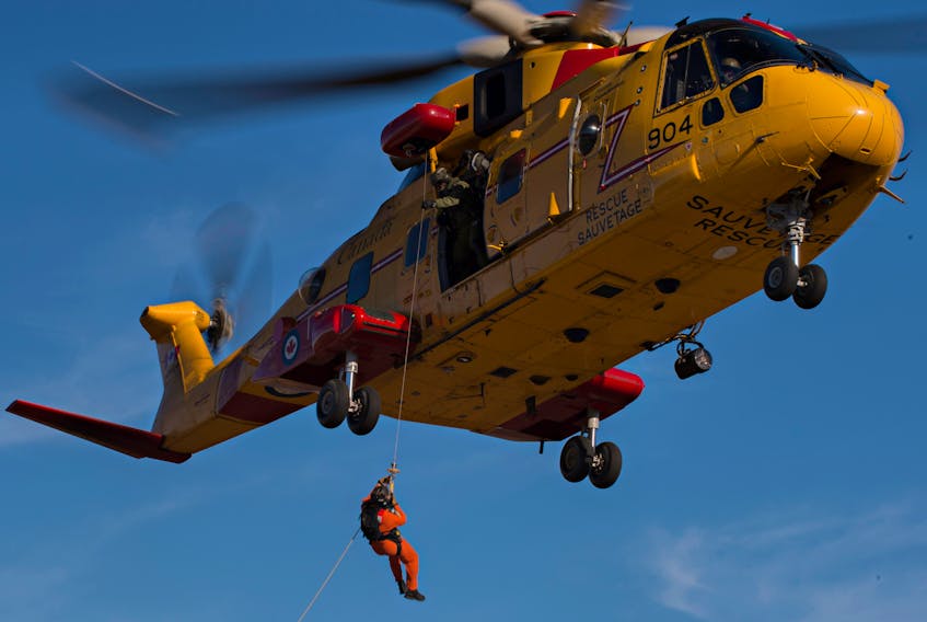 A CH-149 Cormorant helicopter hoists a Search and Rescue Technician during the National Search and Rescue Exercise, in Yellowknife, Northwest Territories on Sept. 22, 2016.  MCpl Pat Blanchard, Canadian Forces Combat Camera.