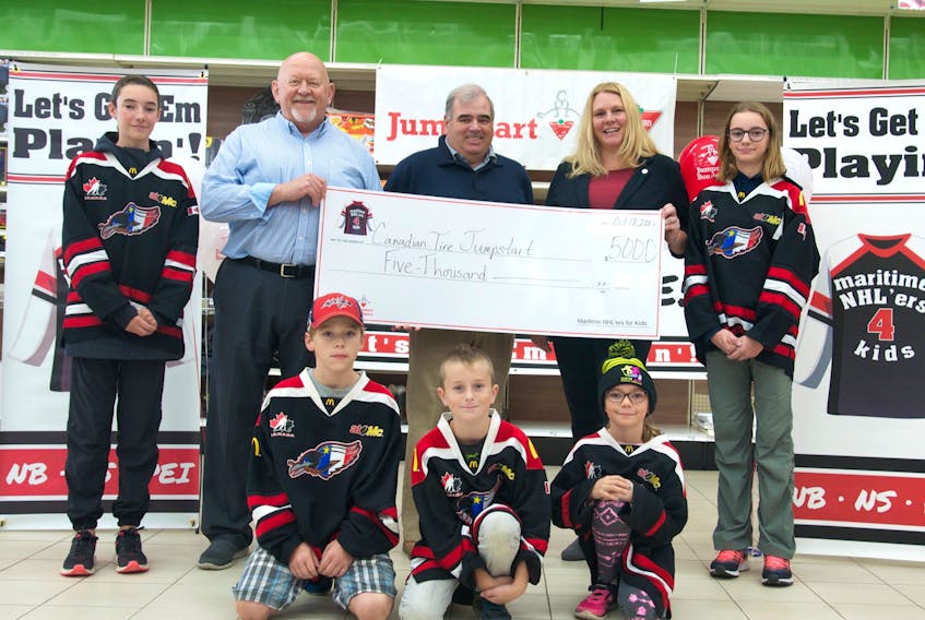 Clare-Digby Minor Hockey Association players stand with Chris Larsen, Greg Nixon and Karri Trowell at the announcement of a $5,000 donation from the Maritime NHL’ers 4 Kids organization, through its partnership with the Canadian Tire Jumpstart charity.
Photo credit: Sara Ericsson/Saltwire