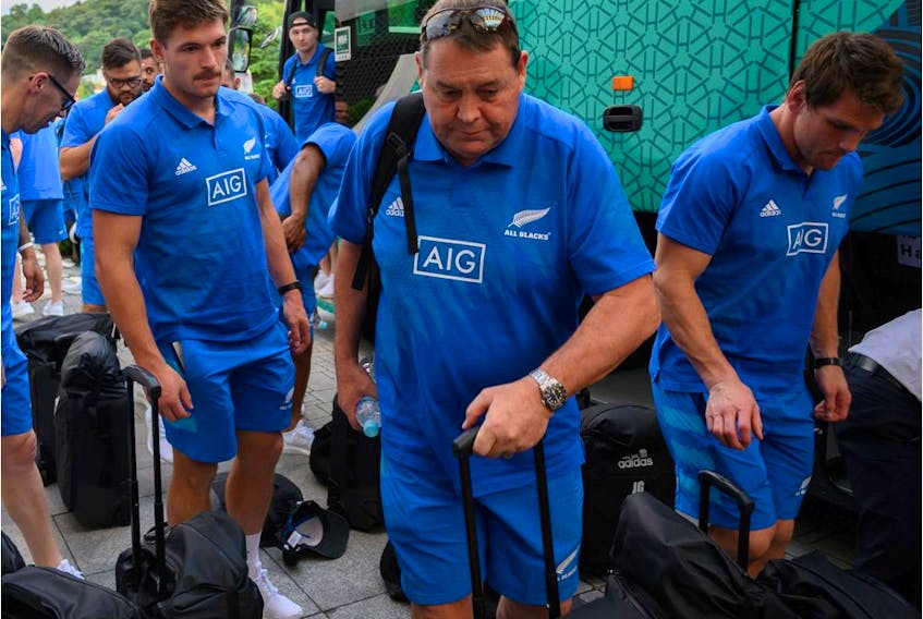  New Zealand head coach Steve Hansen, second from right, arrives with the team at the hotel in Beppu on Sept. 24. ahead of their next match at the 2019 Rugby World Cup against Canada.