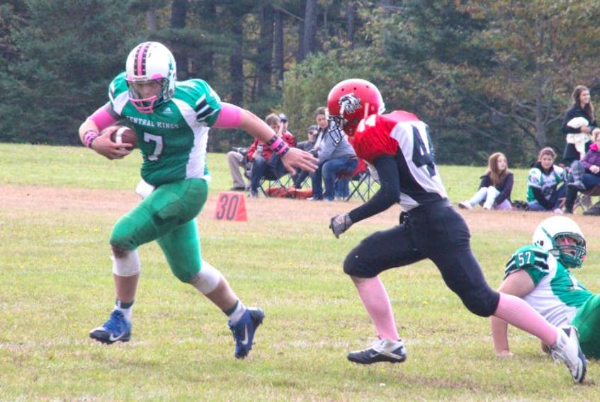 Quarterback Connor Ross, shown in action against West Kings earlier this season, came up big for the Central Kings Gators in a big game Nov. 8 against Dr. J.H. Gillis. Ross completed six of eight passes for 129 yards and ran for 61 yards on five carries and scored a pair of rushing touchdowns, leading CK to a 55-6 win ansd sole possession of second place. In Division 3 playoff action this weekend, first-place NKEC hosts West Kings while the Gators play host to Avon View.