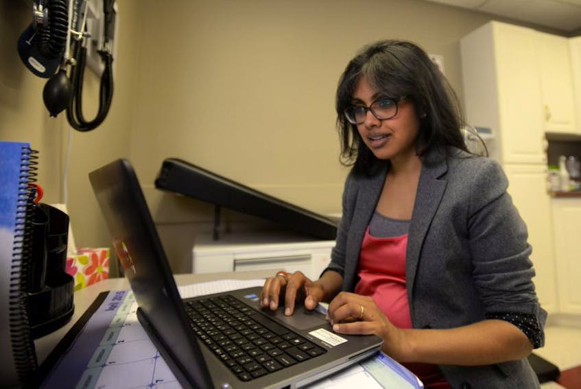 Dr. Aruna Dhara works in an examining room at the Sipekn'katik Health Centre in Indian Brook, Hants County, in 2015. (INGRID BULMER/The Chronicle Herald)