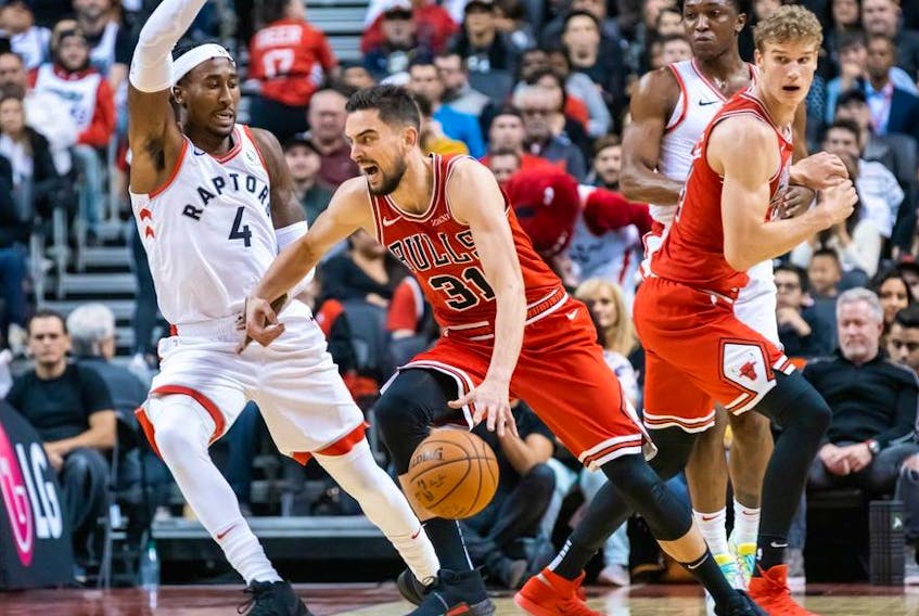 Chicago Bulls guard Tomas Satoransky moves the ball against Toronto Raptors forward Rondae Hollis-Jefferson during the first half at Scotiabank Arena. 