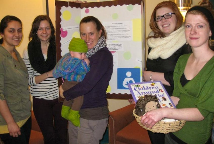 <p>Acadia nutrition students Maryke Mody, left, Pauline Wolak, mom Temma Frecker with baby Teo, student Ashley Taylor and Just Us Café manager Kelley Carter got together recently to discuss breastfeeding-friendly businesses. - Wendy Elliott, <a href="http://Kingscountynews.ca/">Kingscountynews.ca</a>&nbsp;</p>