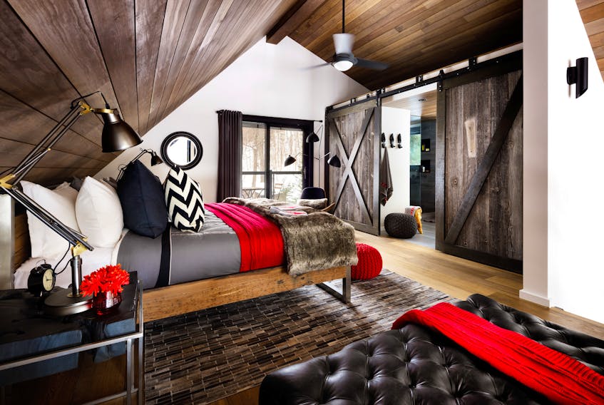 The combination of steel and timber is a must-have for the rustic look.