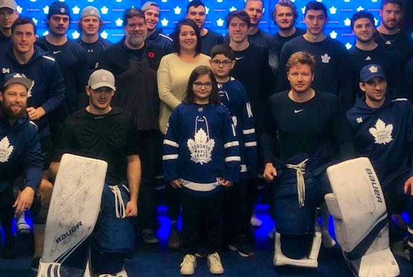 Kade Foster and his family meet the Maple Leafs on Saturday, Nov. 9, 2019. (Maple Leafs/Twitter)
