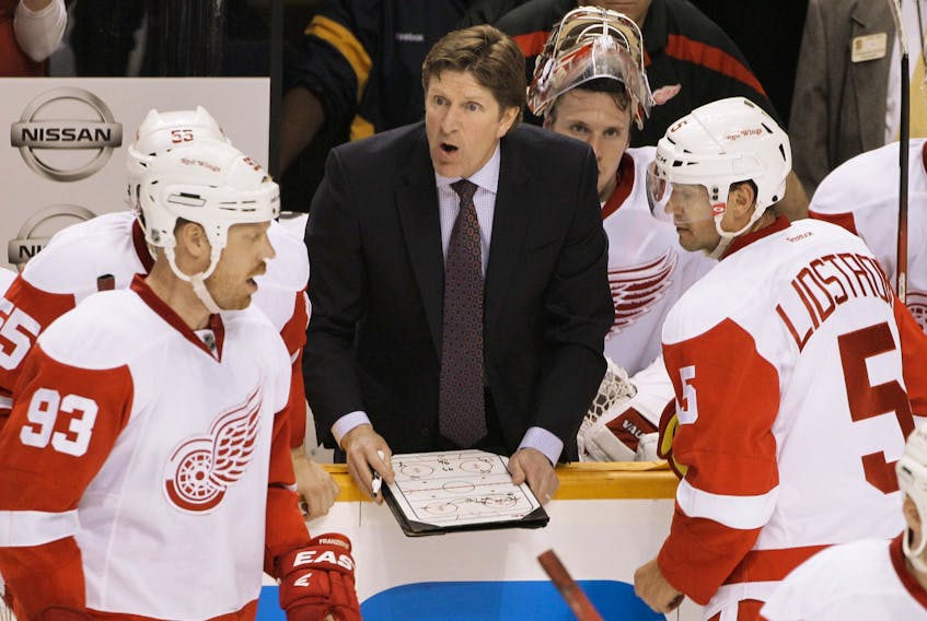 Mike Babcock (centre) appears to be ripping into former player Johan Franzen when he was head coach of the Detroit Red Wings. (AP FILE PHOTO)