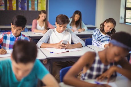 Poll shows national, provincial support for ban on cellphones in classrooms