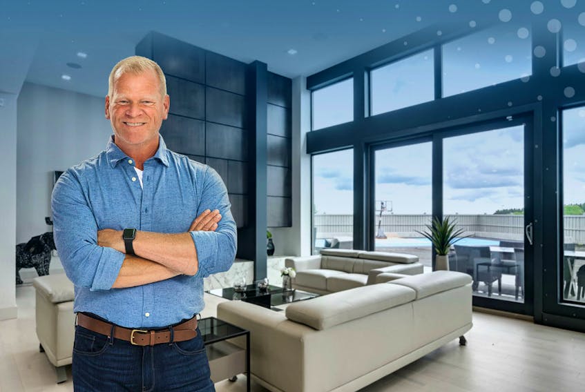 Mike Holmes.