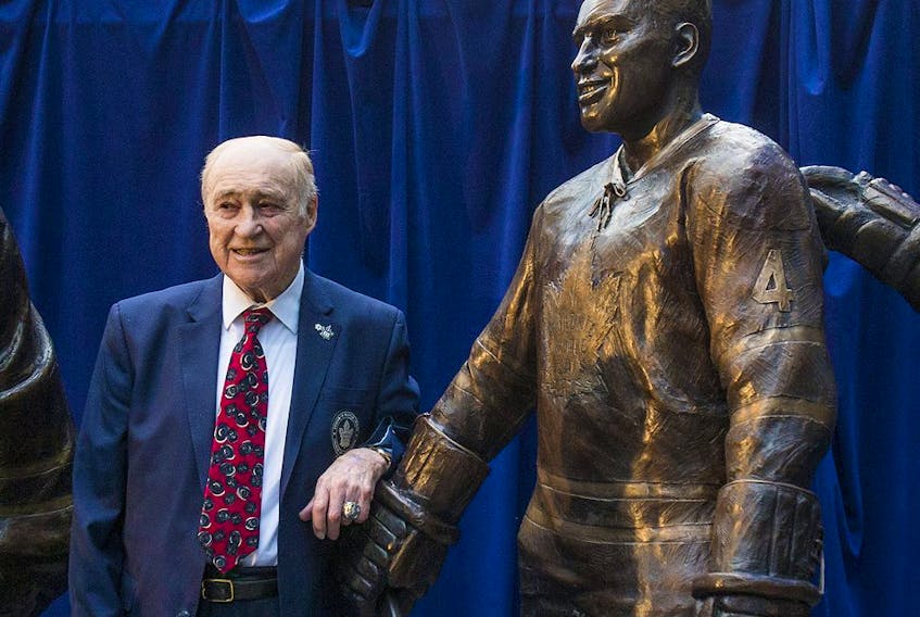  Toronto Maple Leafs alumnus Red Kelly at the unveiling of his bronze statue at Leafs Legends Row outside of the Air Canada Centre in Toronto on Oct. 5, 2017. (Ernest Doroszuk/Toronto Sun)