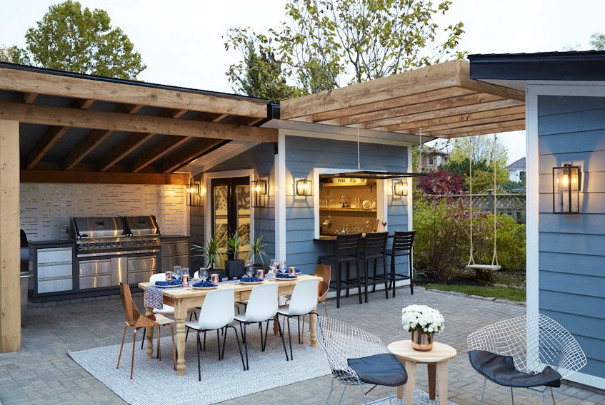 HGTV Canada's Backyard Builds transforms a backyard into an entertainer's oasis.