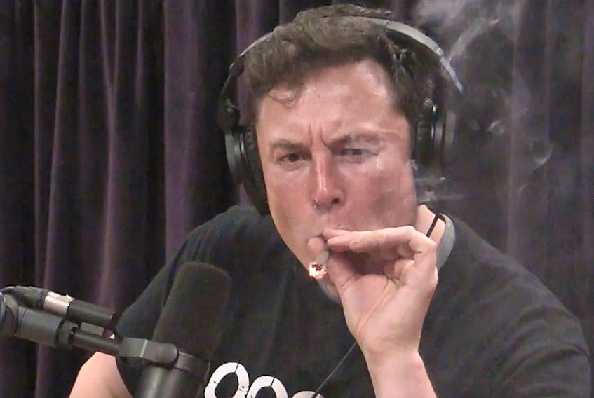  Elon Musk smokes weed on “The Joe Rogan Experience.”