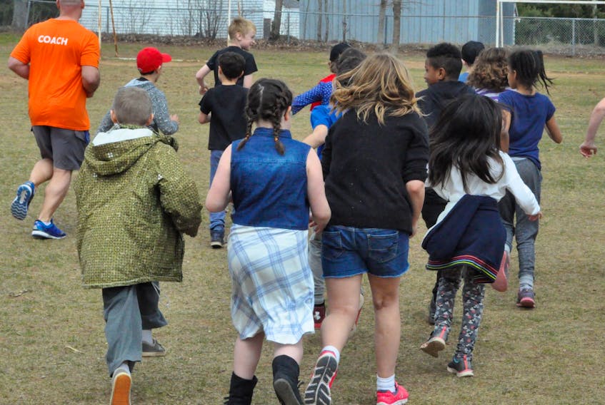 Aldershot Elementary School students take part in the first Kids' Run Club run of 2018 on April 25.