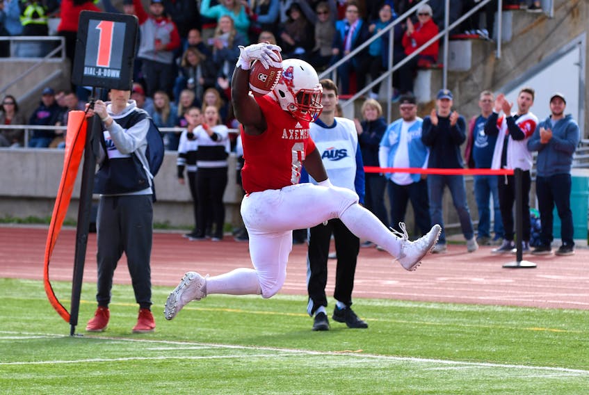 Dale Wright makes a catch for Acadia University’s Axemen.