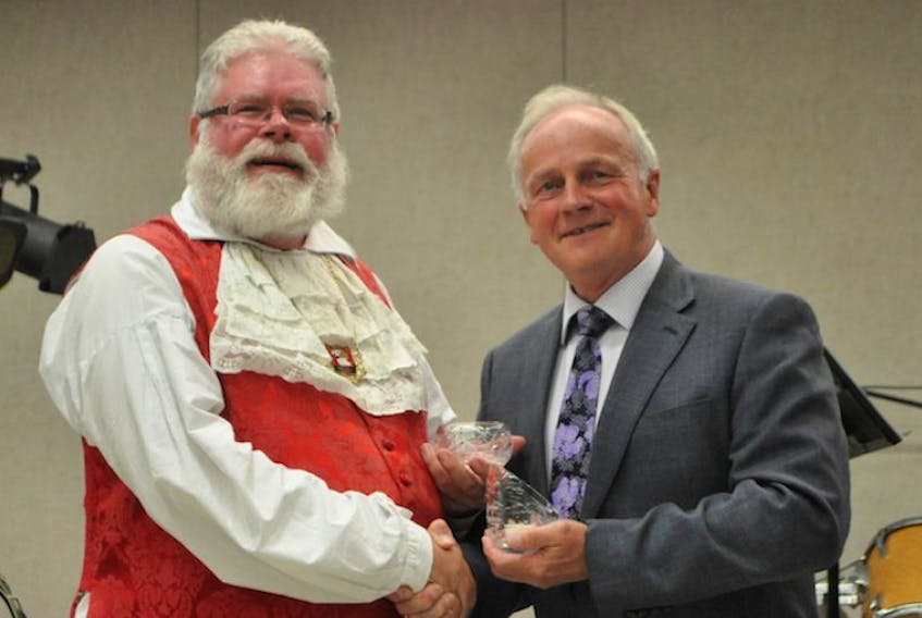 Town Crier Mark Molnar of Ontario takes first prize from Kings West MLA Leo Glavine on Sept. 17.