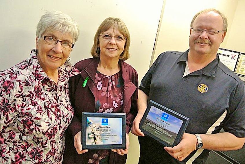 Sharon Gould (left) of the Amherst Chapter of the Kidney Foundation of Canada presents the Unsung Hero Award to Linda Dobson and the Contributor Award to Darrell Cole.
