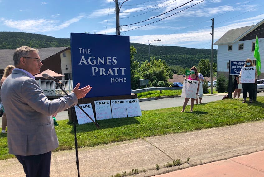 Jerry Earle, president of the Newfoundland and Labrador Association of Public and Private Employees, speaks to workers at Agnes Pratt Home in St. John’s during a lunchtime protest Aug. 5, 2020.