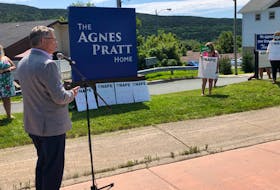 Jerry Earle, president of the Newfoundland and Labrador Association of Public and Private Employees, talks to long-term care workers outside Agnes Pratt Home in St. John’s Wednesday.