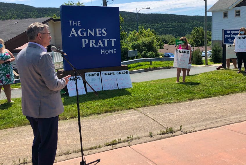 Jerry Earle, president of the Newfoundland and Labrador Association of Public and Private Employees, talks to long-term care workers outside Agnes Pratt Home in St. John’s Wednesday.