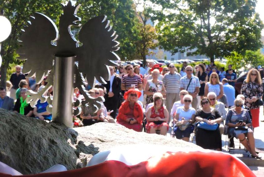 A memorial was unveiled Sunday at Pier 21’s Canadian Museum of Immigration to commemorate the arrival of Polish immigrants to Canada.