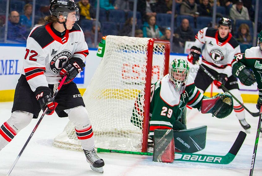 Halifax Mooseheads goalie Cole McLaren keeps an eye on Quebec Remparts winger Pierrick Dube during Saturday's QMJHL game in Quebec City. (QMJHL/Jonathan Roy)