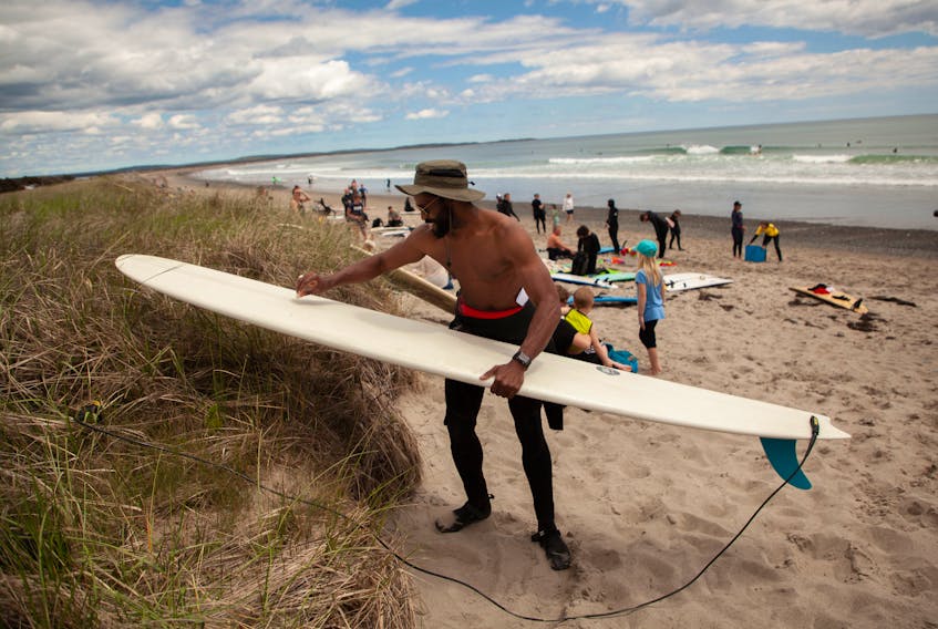 FOR PEDDLE STORY:
Durrell Borden, waxes his board before he and several dozen members of the local surfing community, took part in a  paddle out in solidarity with the Black Lives Matter movement, at Martinique Beach provincial beach park, Tuesday June 8, 2020.
 TIM KROCHAK/ The Chronicle Herald 