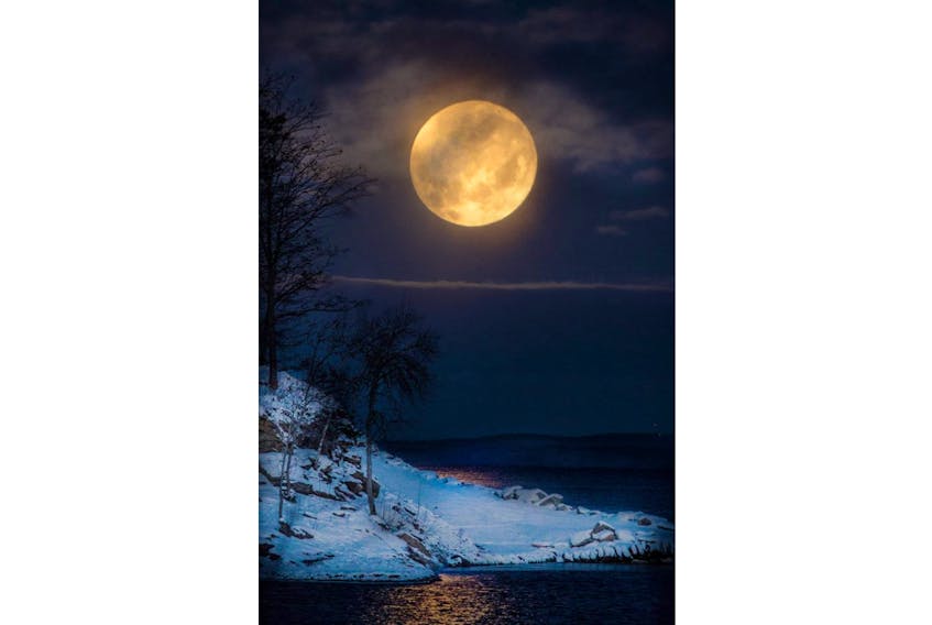 If ever a moon could look cold, this one sure does!  As the giant orb rose over the icy waters of Grand Lake, N.B., Vanessa Clark was there to take the perfectly framed photo.