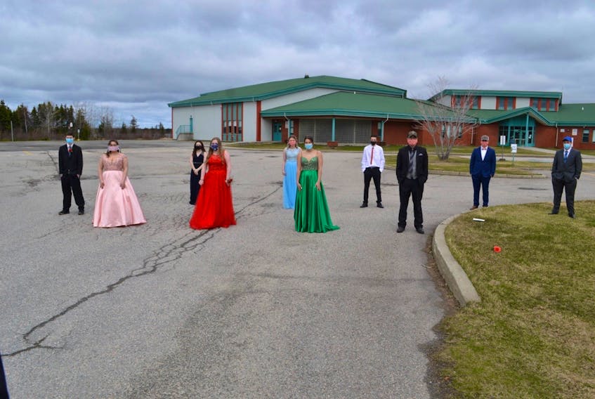 Members of the Riverwood Academy graduating class in Wing’s Point took social distancing graduation photos recently. Photo courtesy Sarina Squires. 
