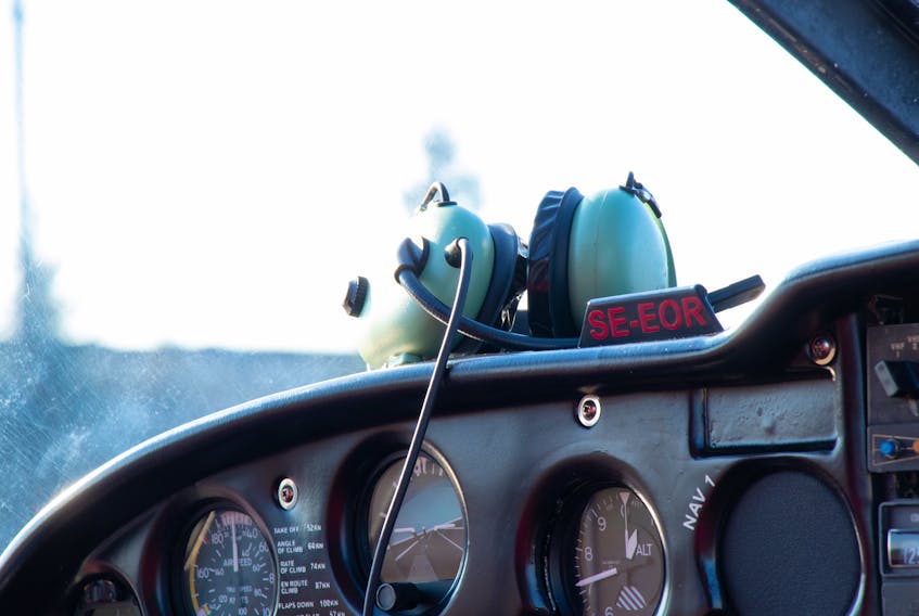 Sometimes, pilots just don’t trust their instruments. — 123RF Stock photo