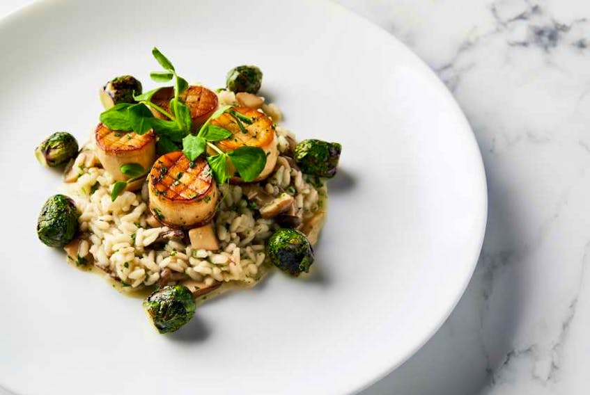 Stars will dine on king oyster mushroom “scallops” with wild mushroom risotto and vegetables at the Golden Globes.