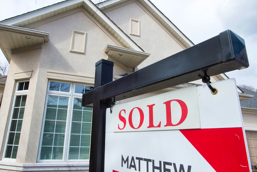 Mortgage rates are rising again amid economic uncertainty. 
