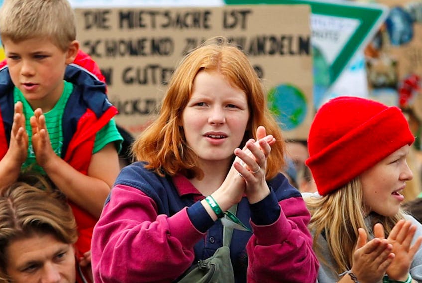 Children take part in the Global Climate Strike of the movement Fridays for Future, in Berlin, Germany, September 20, 2019 REUTERS/Hannibal Hanschke ORG XMIT: GDN302