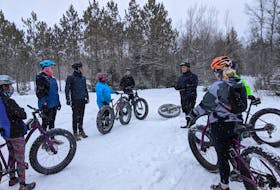Hub Cycle representative and event organizer Mike Knowlton talks with a group of beginner fat-bikers. The Saturday morning clinics are free and offer a guided introduction to the activity.