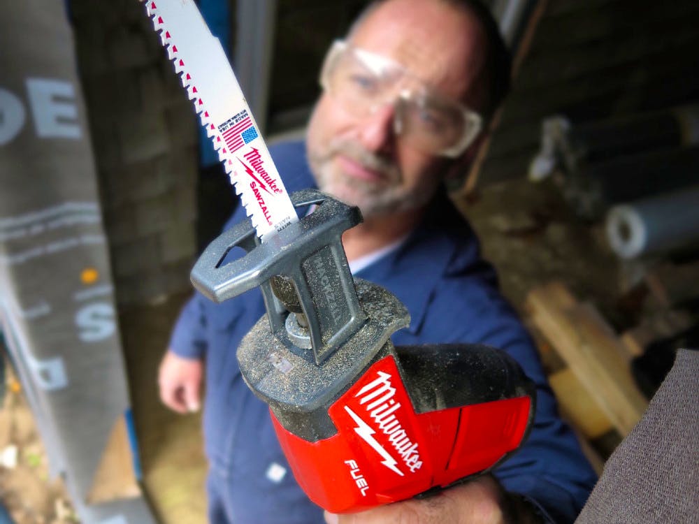 12 volt milwaukee discount sawzall