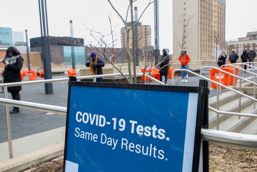 FOR NEWS STORY:
Members of the general public, queue for COVID-19 rapid testing, at the central branch of the Public Library in Halifax Monday March 1, 2021.

TIM KROCHAK PHOTO