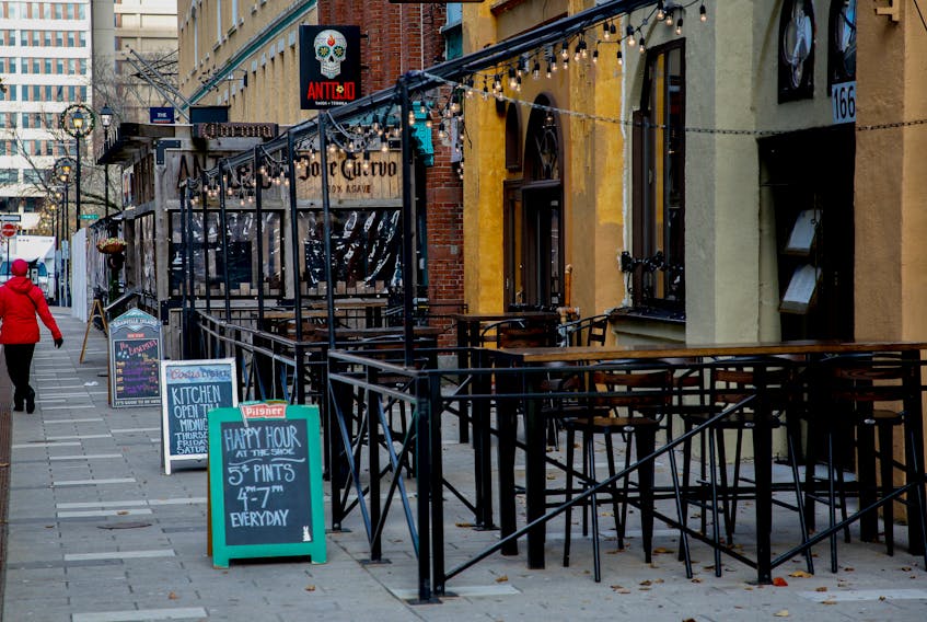 FOR MUNRO STORY:
Empty patios are seen on Argyle Street on a chilly noon hour in Halifax Tuesday November 17, 2020. ....see Munro story for details.

TIM KROCHAK PHOTO